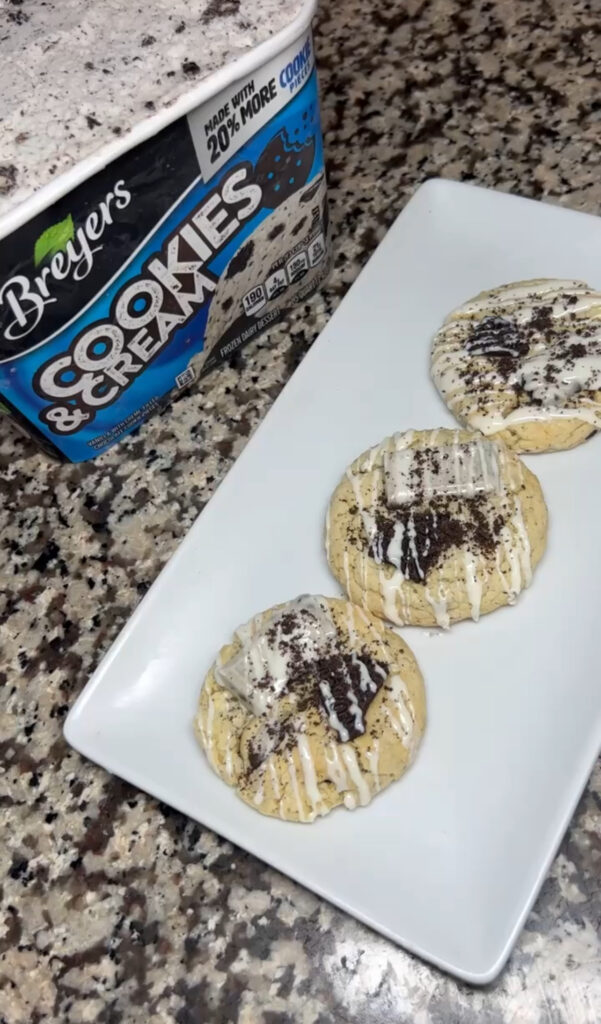 Oreo Cookie Ice cream Sandwich